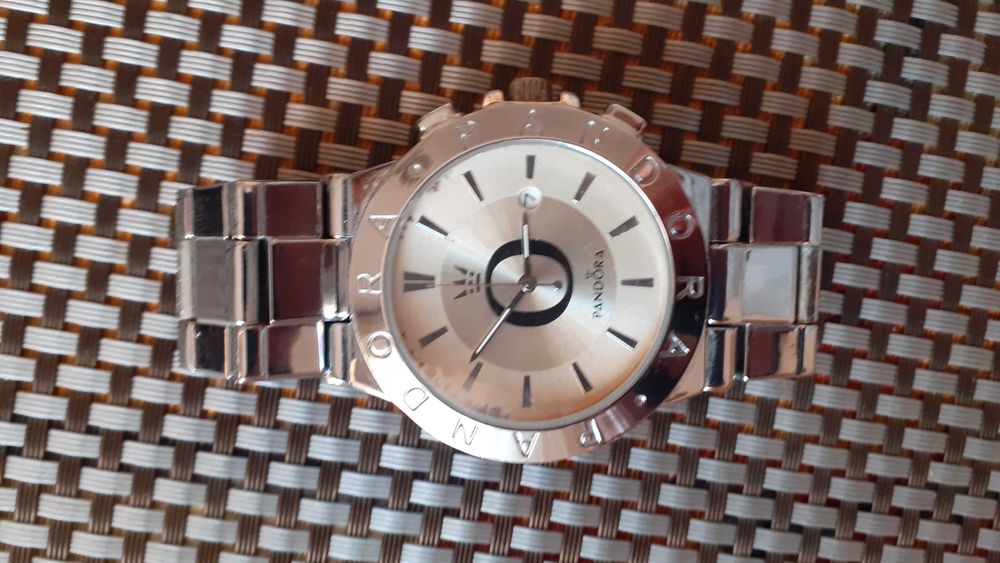Часы Pandora с календарём