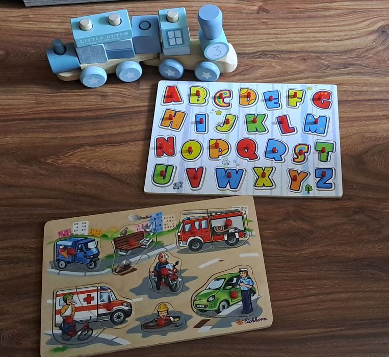 Drewniane puzzle, zabawki