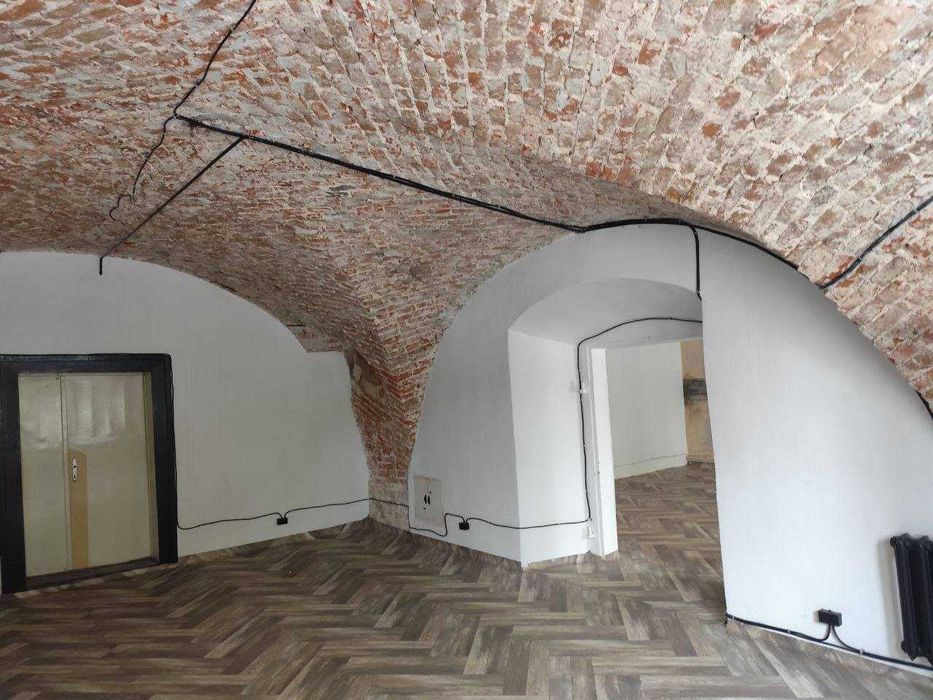 Przestronny lokal użytkowy 115 m² w samym centrum Końskich