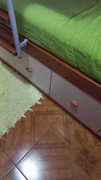 Quarto Beliche com gavetas e guarda roupa