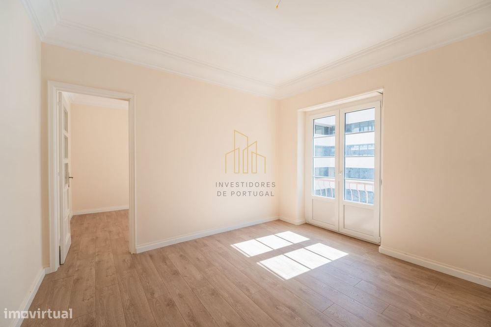 Apartamento T4 Remodelado em Campolide
