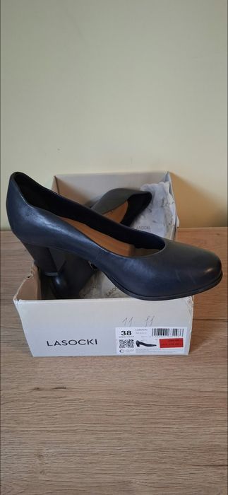 Buty na obcasie lasocki