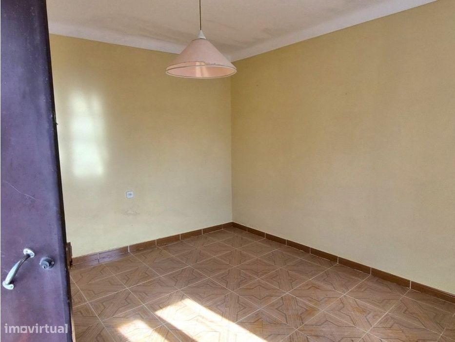 Moradia T1+1 com quintal na Vila de Redondo (Évora)