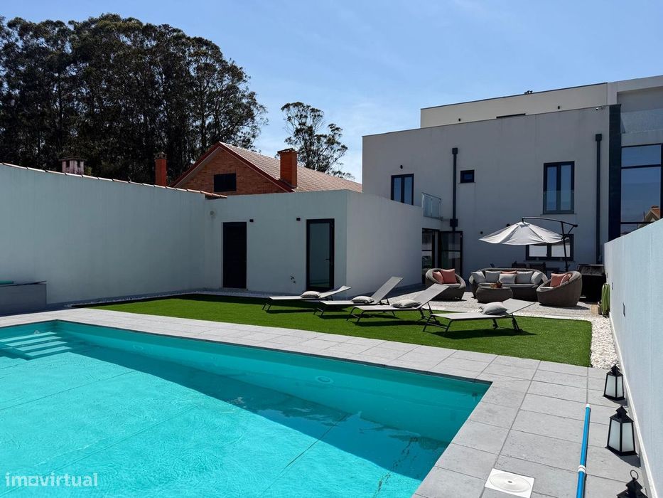 Moradia T4 Nova em Lavra com Jardim, Piscina