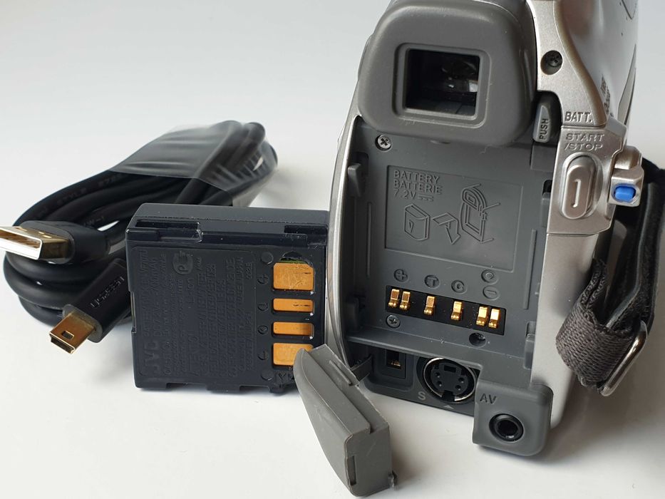 цифрова відеокамера JVC GR-D390EK digital video  SD JVC BN-VF707U