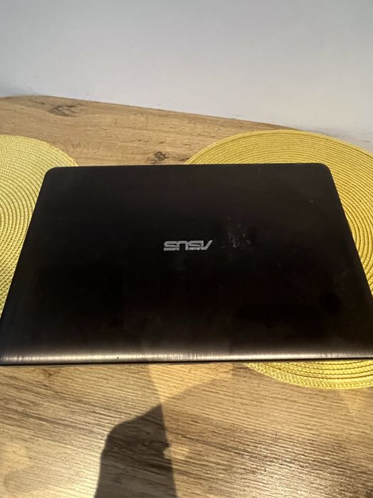 ASUS uzewanu
