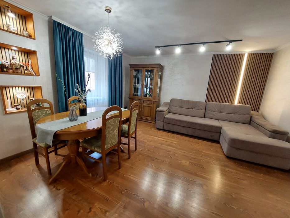 Продаж частини будинку в Луцьку!