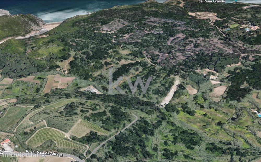 Terreno rústico de 1,120 m2 situado entre a Praia da Adraga e Almoçage