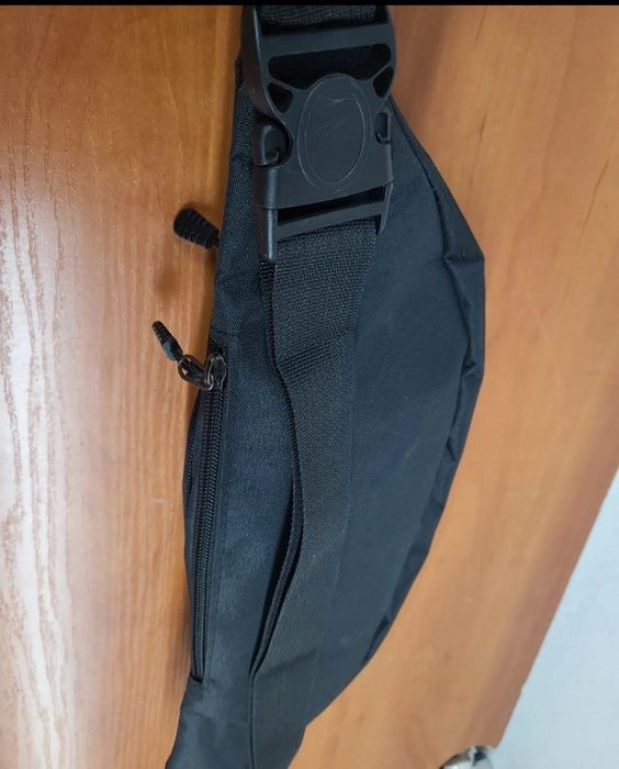 Saszetka czarna pojemna