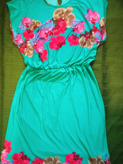 Продаю (сукні, плаття, кофти)