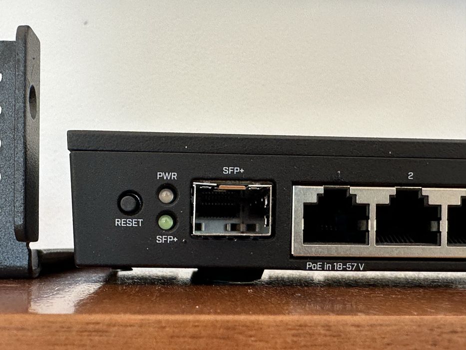 Router RB4011iGS+RM
