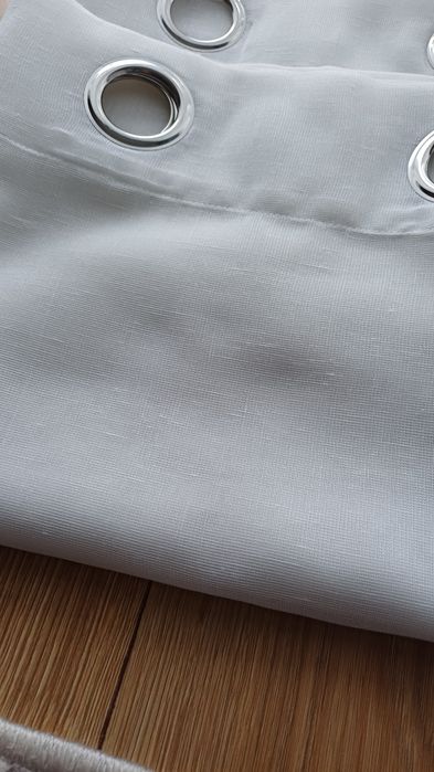 Firanki na przelotkach o strukturze deszczu w kolorze białym perłowym