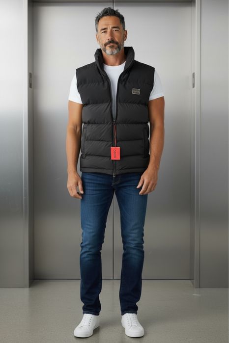 Жилетка - безрукавка Hugo Boss чорна