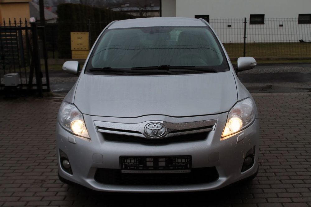 Toyota Auris HYBRYDA AUTOMAT BEZWYPADKOWA klima kamera bardzo ładna 1798 cm.