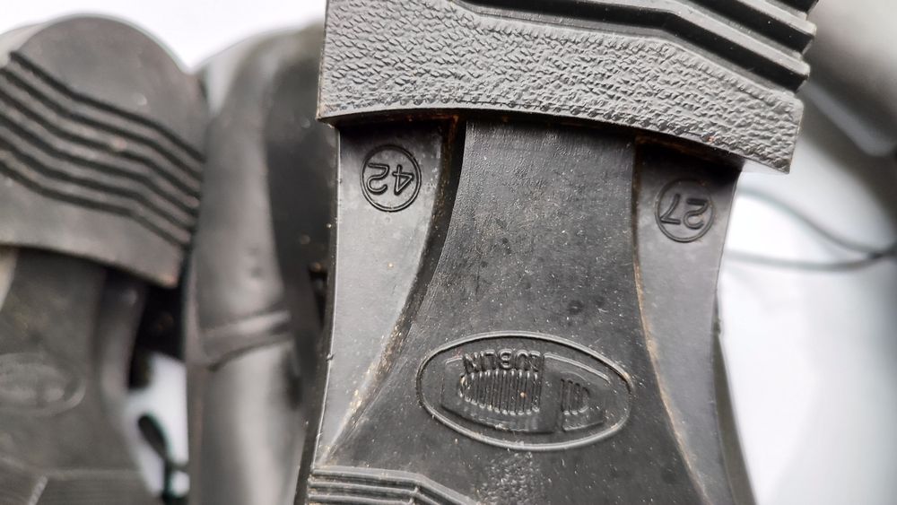 Nowe buty ze skóry (opinacze)