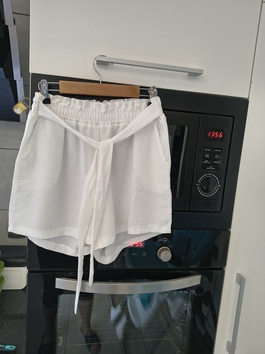 Przewiewne spodenki damskie L