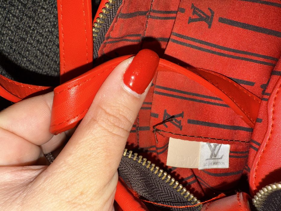 Mini Metis Louis Vuitton c/ detahes Vermelhos