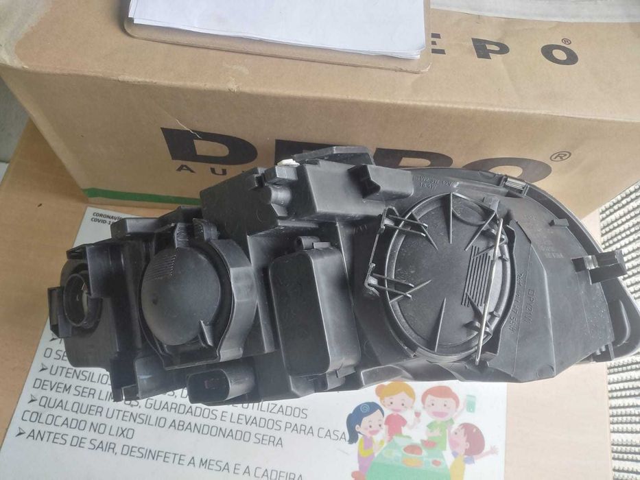 Farol Esquerdo Audi A4 de 2004 Novo