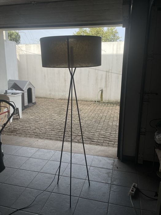 Candeeiro de Pé Alto / Candeieiro de Sala Tripé Moderno