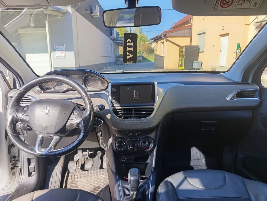 Sprzedam Peugeota 208 2015r