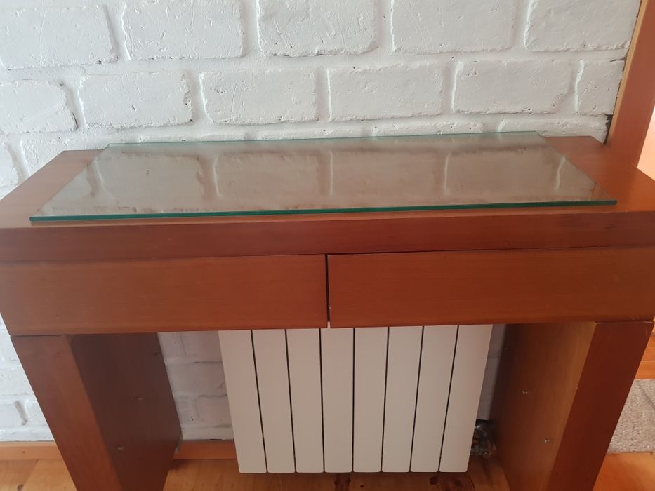 Móvel entrada em cerejeira , com prateleira no  meio em vidro