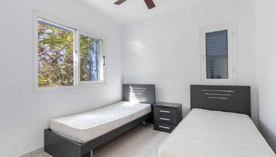 Продаж чудових апарт 2 сп, зал, кухня, 2 сан.в., 90м2 в м.Пафом(Кіпр)