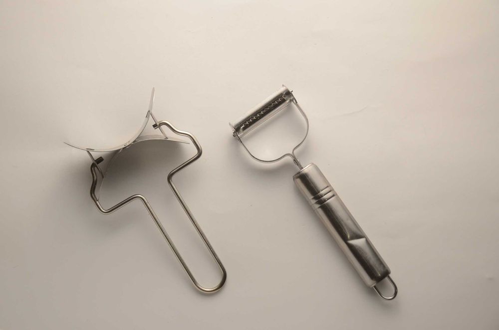 Кухонне приладдя прихватка силіконова, овочечистки, ролик на вареники