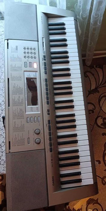Синтезатор касіо LK 270