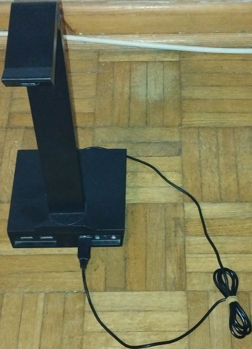 Stojak na słuchawki - google