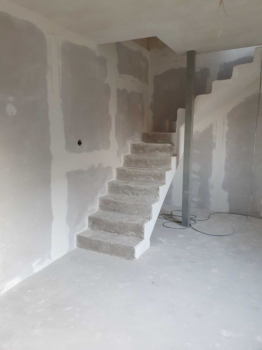 Kompleksowe remonty i wykończenia wnętrz ,  układanie płytek , paneli