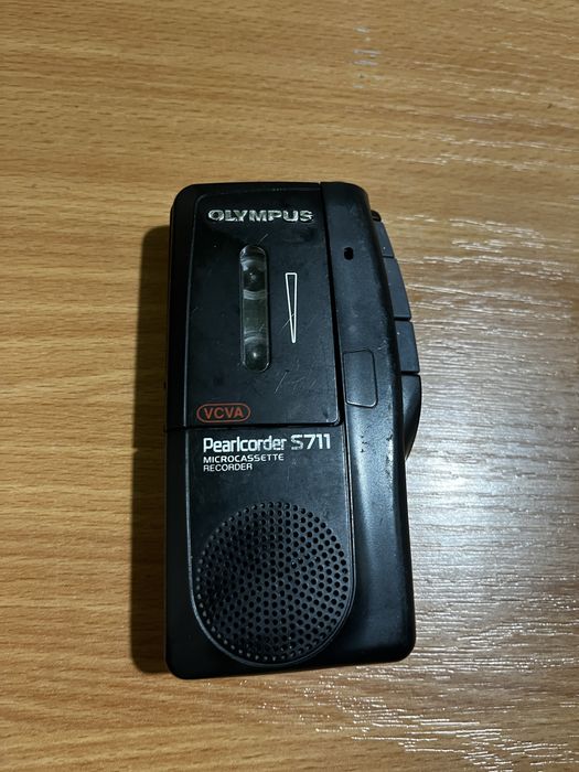 Ретро диктофон з касетою