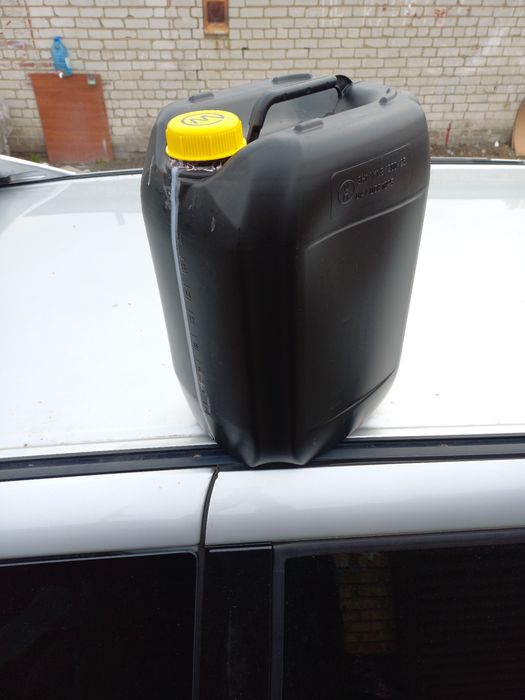 Канистры 20л  б/у