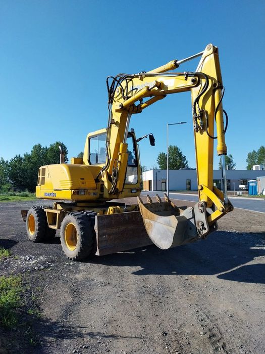 Komatsu PW110  Komatsu PW110