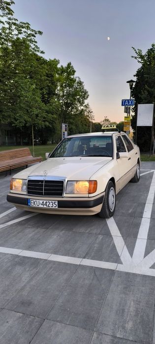 Mercedes W124 200D, budyń, taxi
