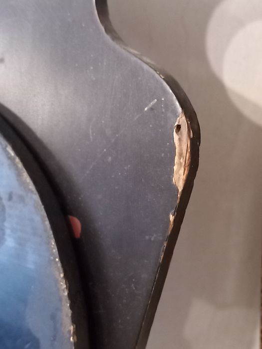 Peanha antiga em madeira pintada a mão