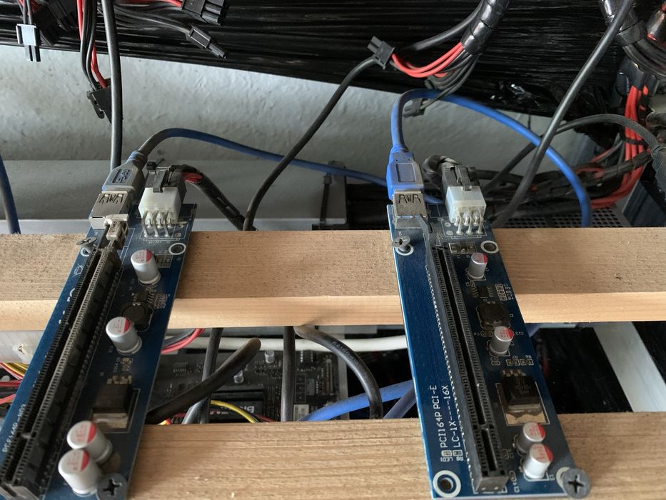 Майнінг ферма на 12 відеокарт по собівартості