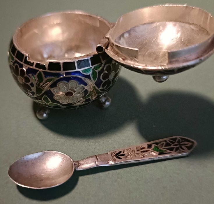 Solniczka ze srebra i emalii CLOISONNE