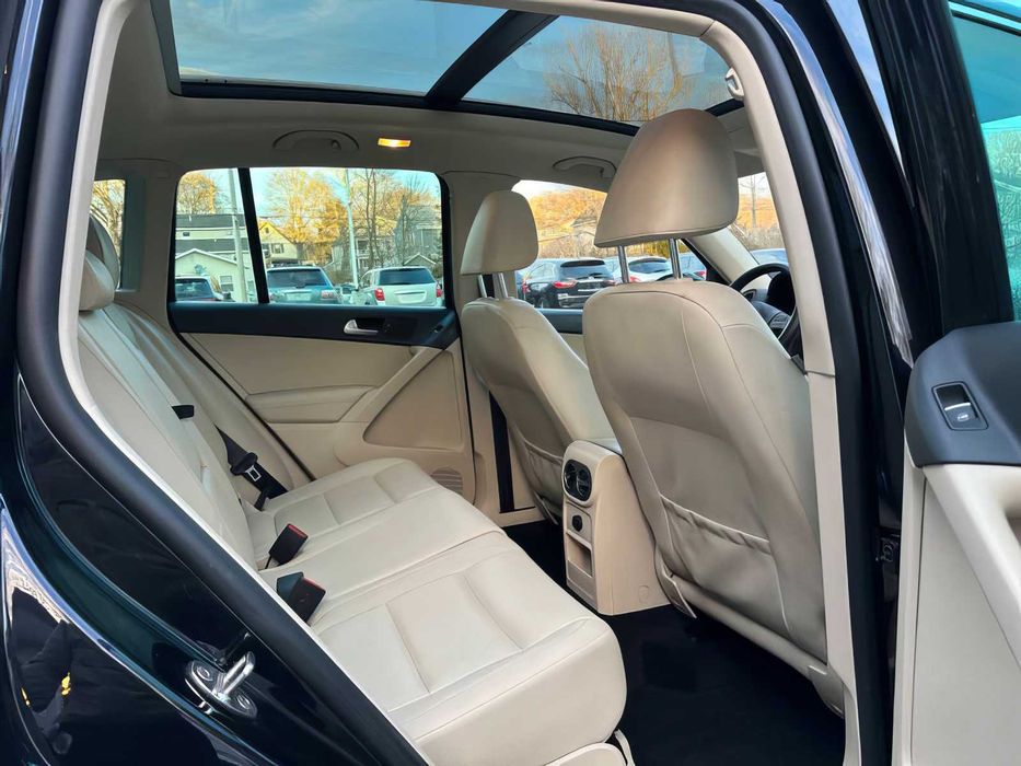 Volkswagen Tiguan SE 4Motion      2013