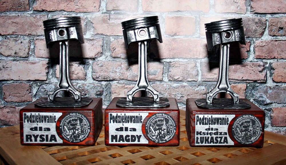 Puchar Statuetka Tłok Patyna Metal Art