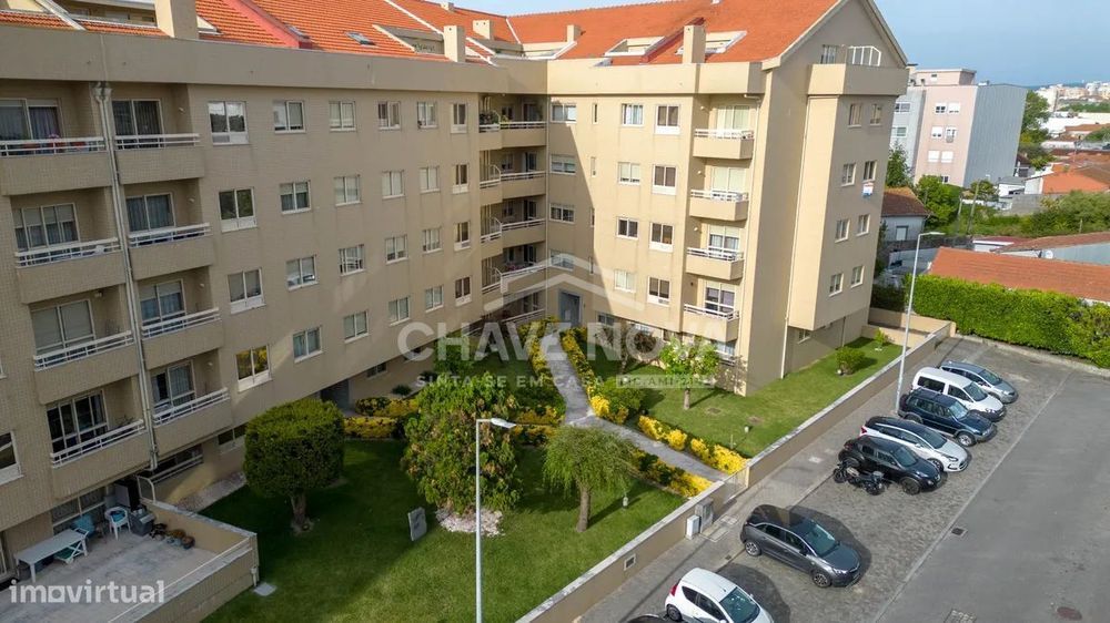 T2 c/ Garagem Box em Santa Marinha
