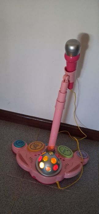Lindo microfone para criança