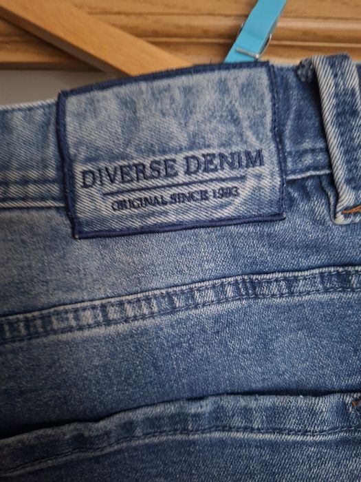 Nowe męskie spodnie jeansowe Diverse L+ pasek Cropp gratis32