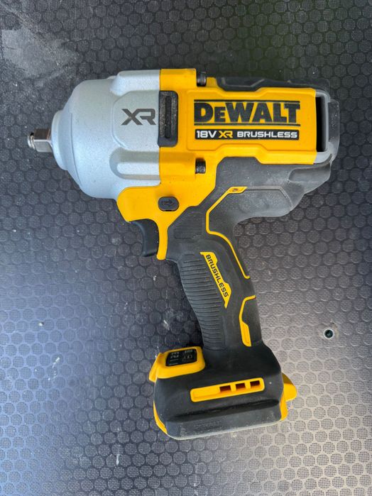 Używany klucz udarowy DeWalt DCF961
