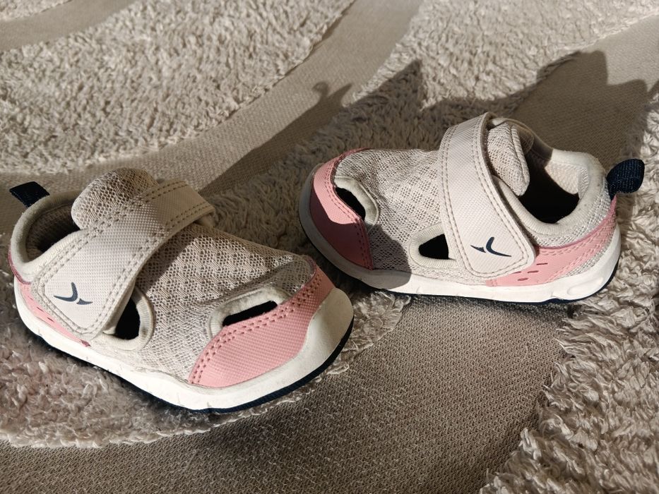 Sapatilhas / Ténis com abertura N. 20, da Decathlon