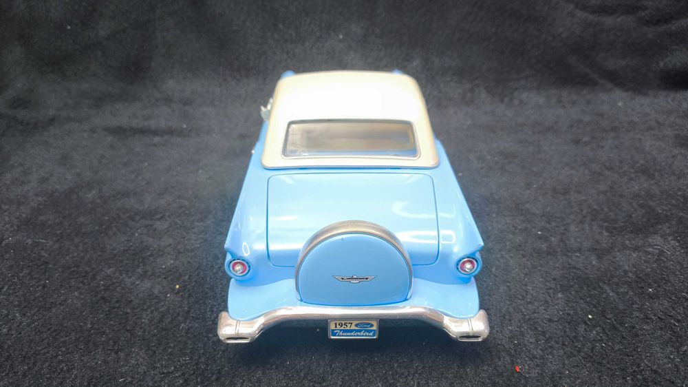 Модель авто 1.18 Ford Thunderbird 1957 Blue (Road Signature)