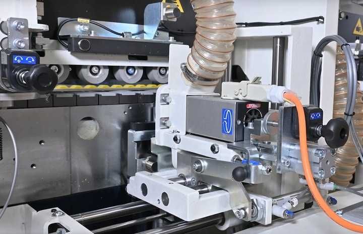 Okleiniarka CASADEI FLEXA 23,  Frezowanie wstępne, Naroża, Cykliny