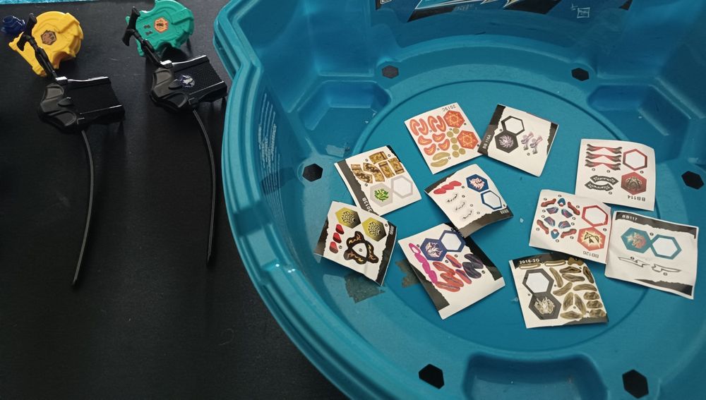 Arena, Beyblades metal e lançadores