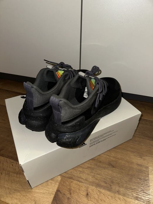 Adidas AlphaBoost V2 розмір 12US Нові