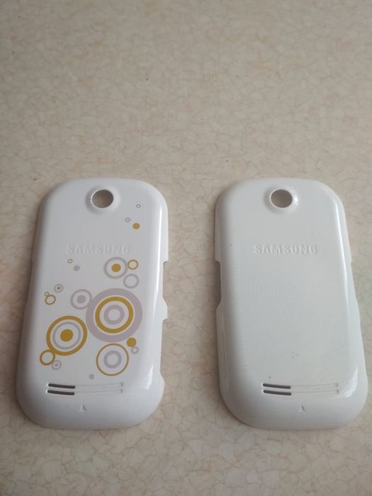 Etui na telefony
