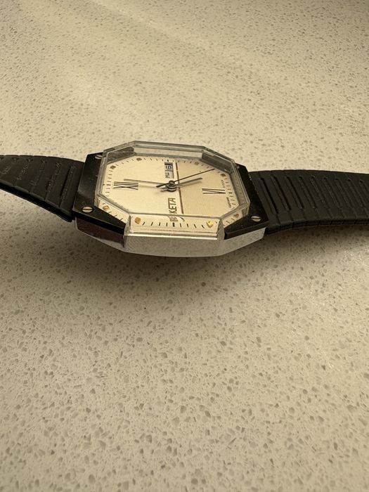 Stary zegarek nakręcany Raketa